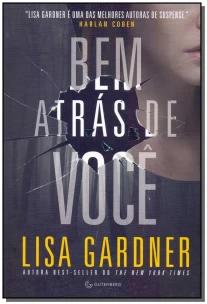 Bem atrás de você